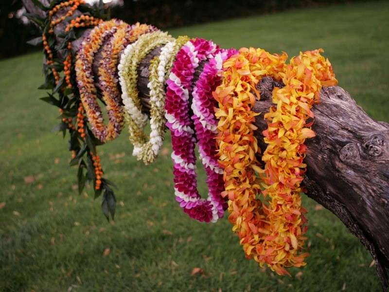 What Are Hawaiian Flower Leis Made Of